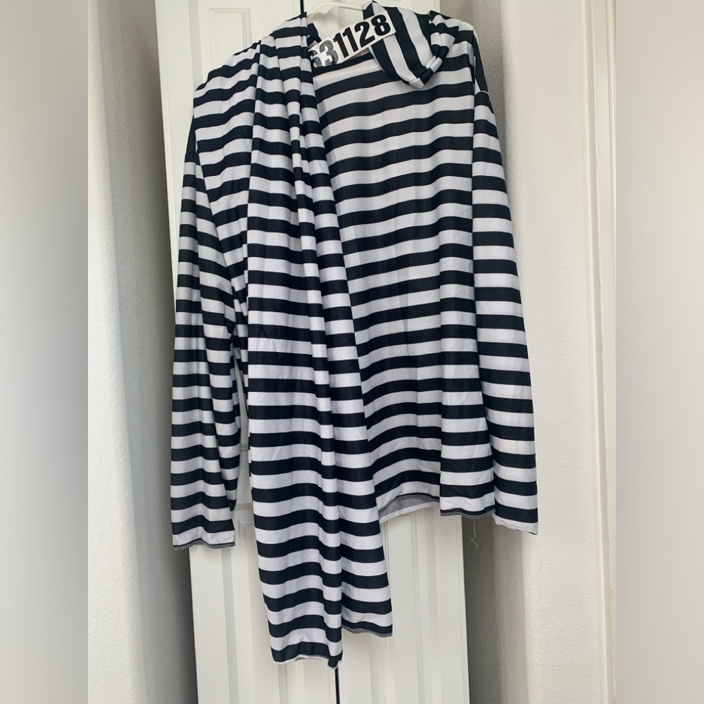 4-piece Adult Prisoner Halloween costume (one size), number, shirt, pants hat